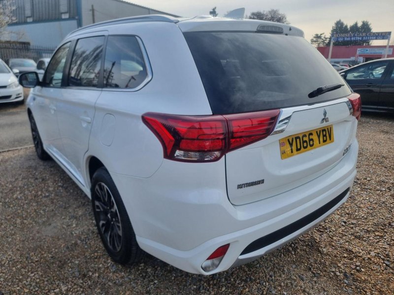 MITSUBISHI OUTLANDER